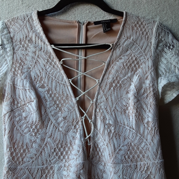 -- X -- Forever 21 Deep V Lace Up Dress - Picture 2 of 8